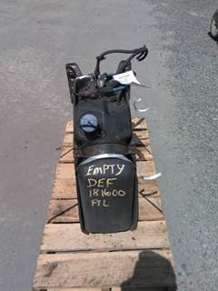 Freightliner Cascadia 126 DEF Tank