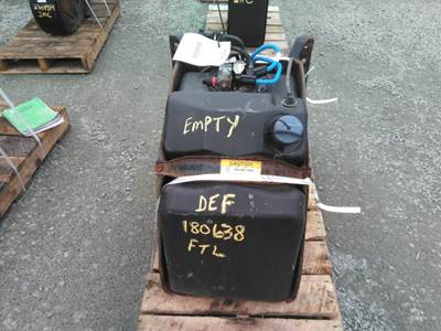 Freightliner Cascadia 126 DEF Tank