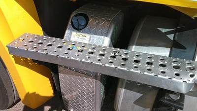 Freightliner Cascadia 126 Left DEF Tank