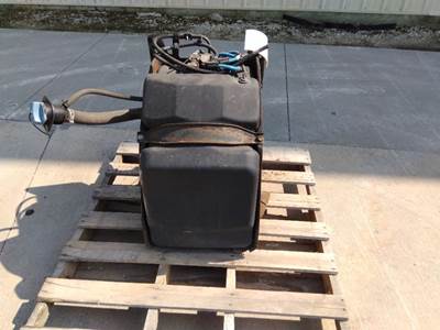 Freightliner Cascadia 126 DEF Tank