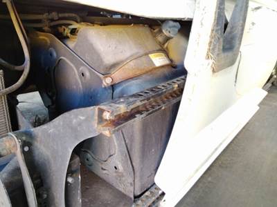 Freightliner Cascadia 126 DEF Tank