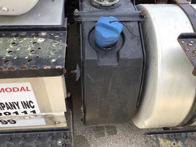 International 8600 DEF Tank