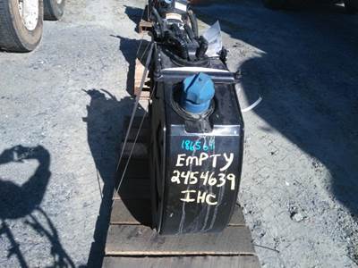 International 8600 DEF Tank