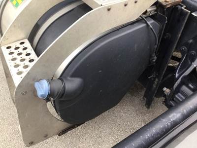 Kenworth T680 Left DEF Tank