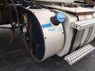 Mack Pinnacle CXU613 DEF Tank for a Mack CXU613