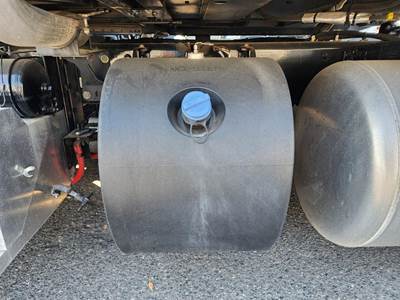 Peterbilt 389 DEF Tank