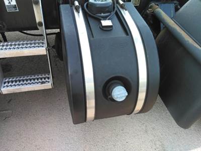 Peterbilt 579 DEF Tank