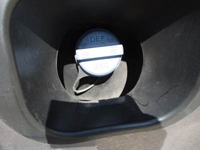 Peterbilt 579 DEF Tank