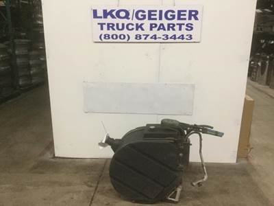 Peterbilt 587 DEF Tank