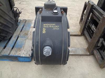 Peterbilt 587 DEF Tank