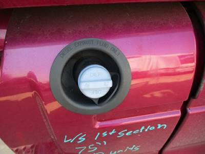 Peterbilt 587 DEF Tank