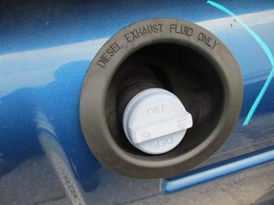 Peterbilt 587 DEF Tank