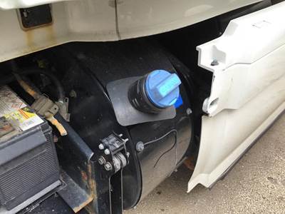 Volvo VNL Left DEF Tank