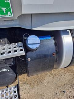 Volvo VNL DEF Tank