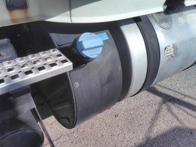 Volvo VNL Left DEF Tank