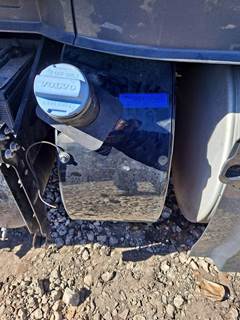 Volvo VNL Left DEF Tank