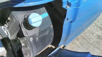 Volvo VNL Left DEF Tank