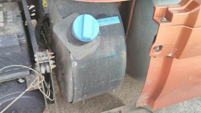 Volvo VNL Left DEF Tank