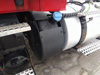 Volvo VNL Left DEF Tank