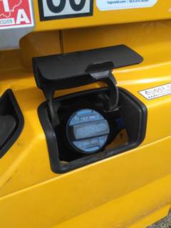 Volvo VNL Left DEF Tank