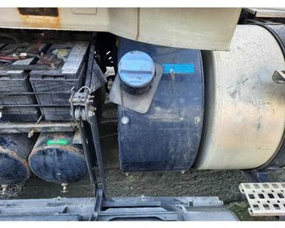 Volvo VNL Left DEF Tank