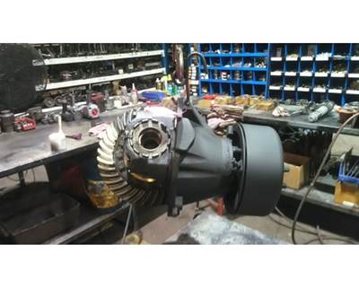 Eaton-Spicer 21060SR557 Rear Differential