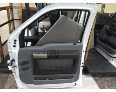 Ford F-550 Right Front Door Assembly for a Ford F550SD (SUPER DUTY) 2008-2016