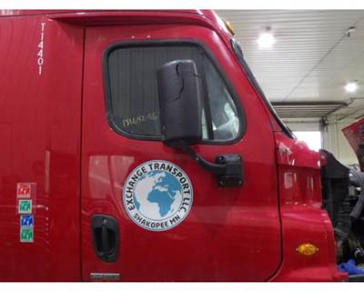 Freightliner Right Front Door Assembly for a Freightliner CASCADIA 113-125