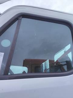 Freightliner Cascadia 113 Left Front Door Glass