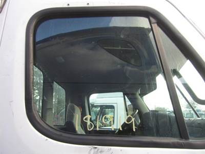 Freightliner Cascadia 113 Right Front Door Glass