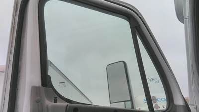 Freightliner Cascadia 113 Left Front Door Glass