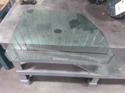 Freightliner Cascadia 116 Right Front Door Glass