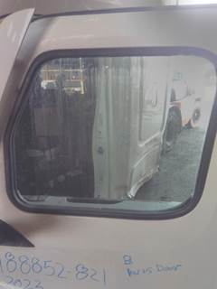 Freightliner Cascadia 116 Left Front Door Glass