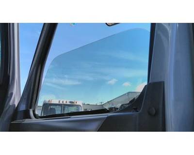 Freightliner Cascadia 116 Right Front Door Glass