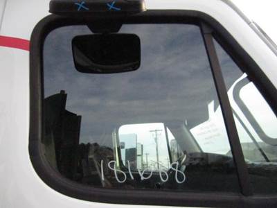 Freightliner Cascadia 125 Right Front Door Glass