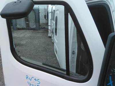 Freightliner Cascadia 125 Right Front Door Glass