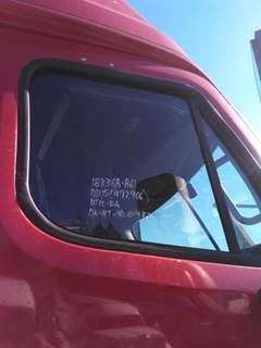 Freightliner Cascadia 125 Right Front Door Glass