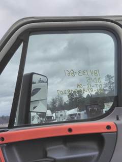 Freightliner Cascadia 125 Right Front Door Glass