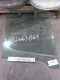 Freightliner Cascadia 125 Right Front Door Glass