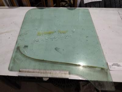 Freightliner Cascadia 125 Right Front Door Glass