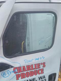 Freightliner Cascadia 126 Left Front Door Glass