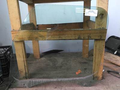 Freightliner Cascadia 126 Left Front Door Glass