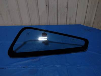 International 4400 Right Front Door Glass