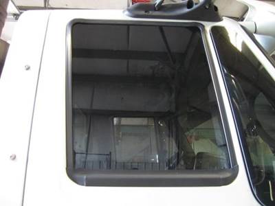 International ProStar Right Front Door Glass for a International PROSTAR 122