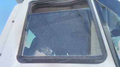 International ProStar Right Front Door Glass for a International PROSTAR 122