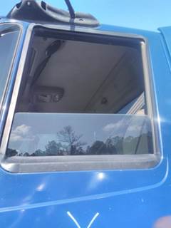 International ProStar Left Front Door Glass for a International PROSTAR 122
