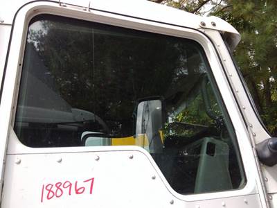 Kenworth T660 Right Front Door Glass