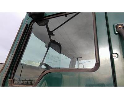 Mack Pinnacle CXU612 Left Front Door Glass for a Mack CXU612