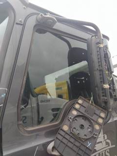 Mack Pinnacle CXU613 Left Front Door Glass for a Mack CXU613