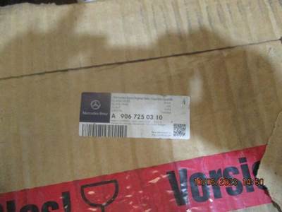 Mercedes-Benz Sprinter 3500 Right Front Door Glass